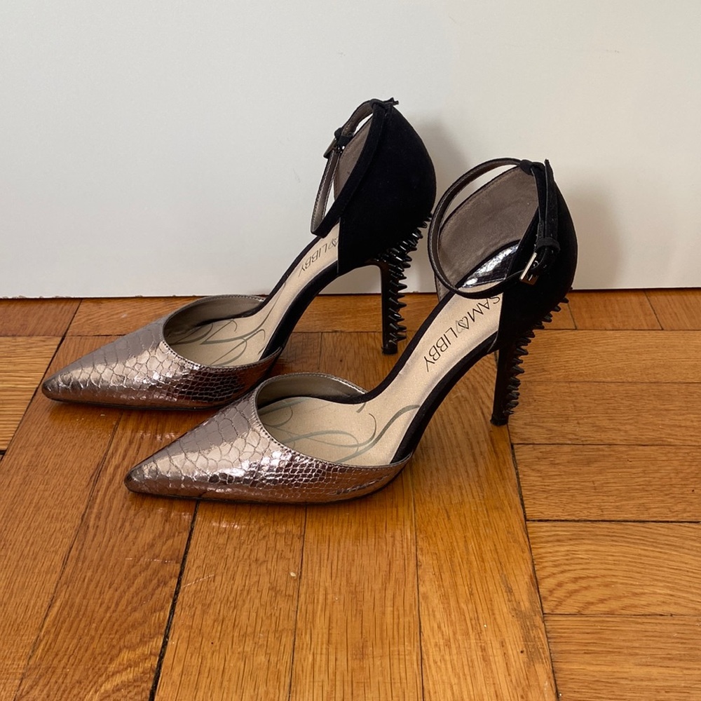 Sam & Libby Dahila Metallic/Black Embossed Snake Ankle Strap Spiked Heels Size 8